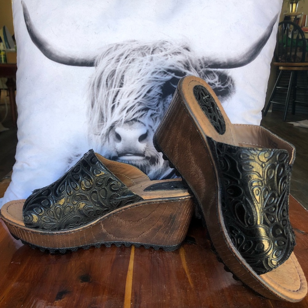 b.o.c Wedge Sandals